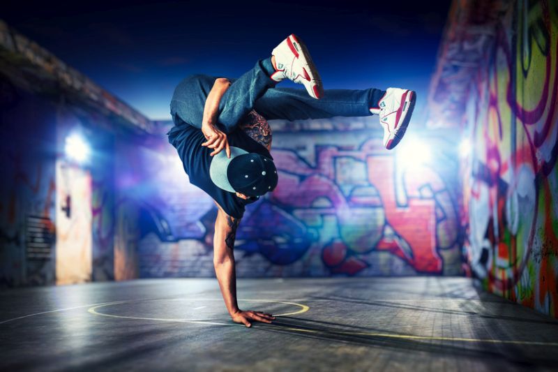 Break dancing outdoors Tanzstudio "Studio Vier"
